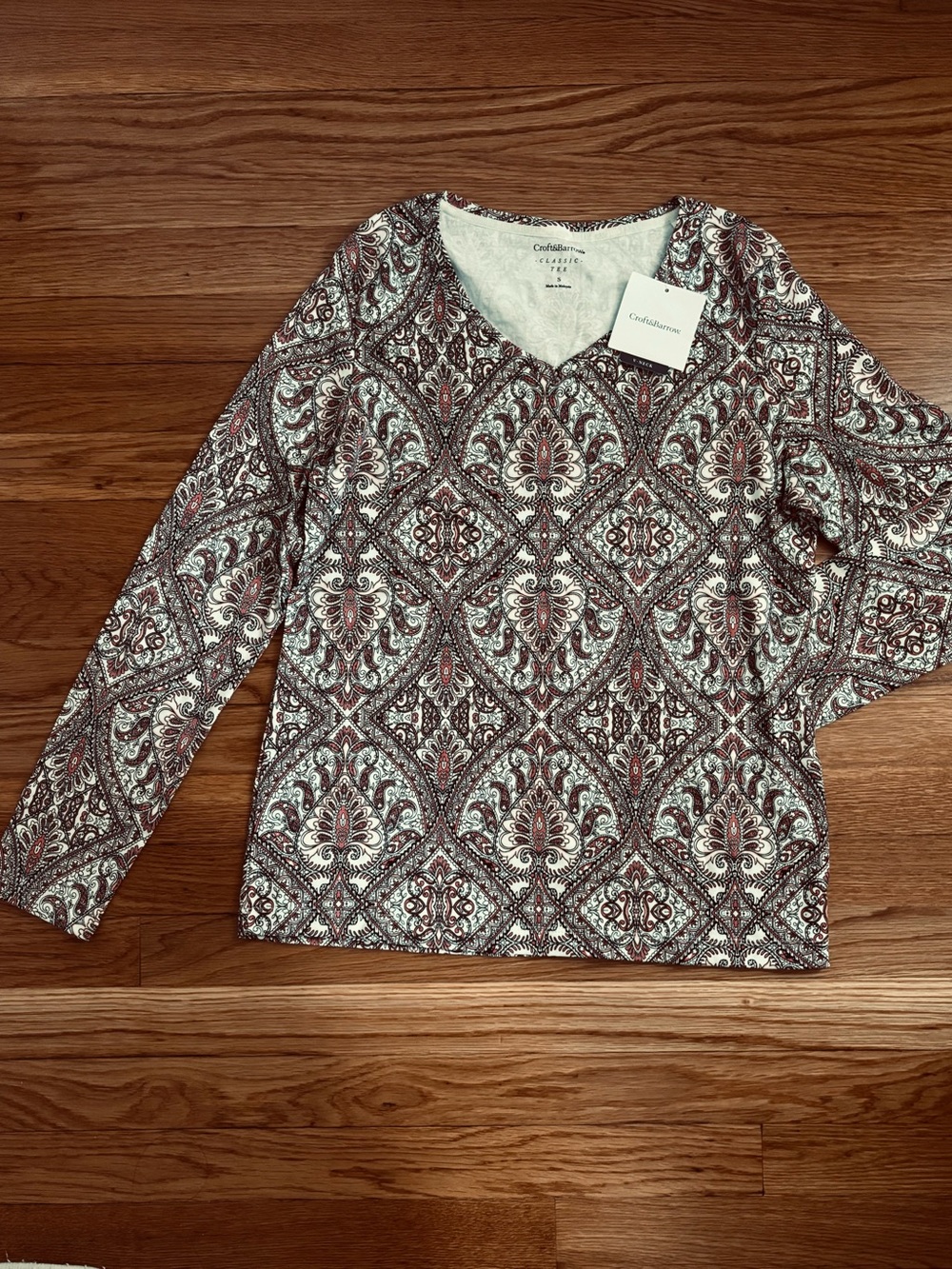 croft & barrow Long Sleeve V-Neck Top in Burgundy and Cream Paisley